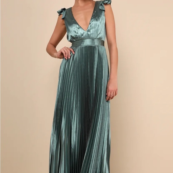 Elegant Sage Green Pleated Evening Dress - Picture 10 of 11